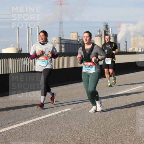 03.10.2025 - Köhlbrandbrückenlauf Lena Gebhardt http://msf.ph/oto/9140753 03.10.2025 09:58:31 Position 2 1719, 2678 meine-sportfotos.de