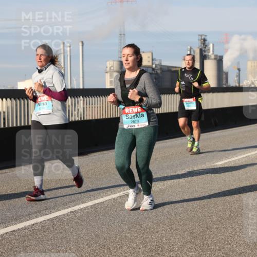 03.10.2025 - Köhlbrandbrückenlauf Lena Gebhardt http://msf.ph/oto/9140761 03.10.2025 09:58:31 Position 2 1719, 2678 meine-sportfotos.de