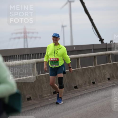 03.10.2025 - Köhlbrandbrückenlauf Jannik Wohlers http://msf.ph/oto/9140768 03.10.2025 16:12:37 Position 1 8511 meine-sportfotos.de