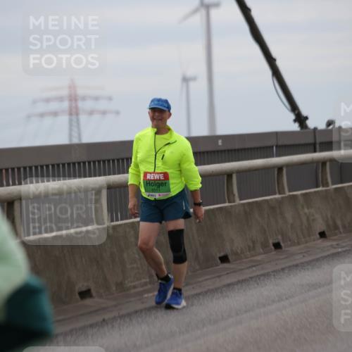 03.10.2025 - Köhlbrandbrückenlauf Jannik Wohlers http://msf.ph/oto/9140771 03.10.2025 16:12:37 Position 1 8511 meine-sportfotos.de