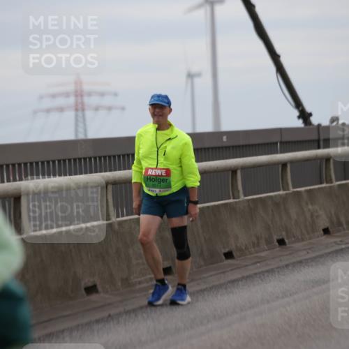03.10.2025 - Köhlbrandbrückenlauf Jannik Wohlers http://msf.ph/oto/9140776 03.10.2025 16:12:37 Position 1 8511 meine-sportfotos.de