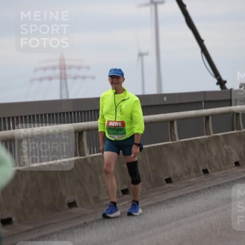 03.10.2025 - Köhlbrandbrückenlauf Jannik Wohlers http://msf.ph/oto/9140780 03.10.2025 16:12:37 Position 1 8511 meine-sportfotos.de