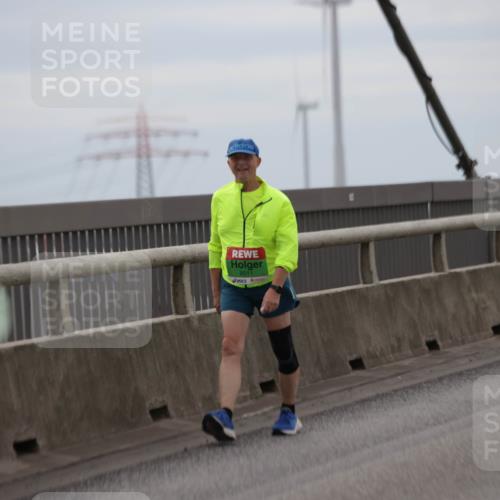03.10.2025 - Köhlbrandbrückenlauf Jannik Wohlers http://msf.ph/oto/9140784 03.10.2025 16:12:37 Position 1 8511 meine-sportfotos.de