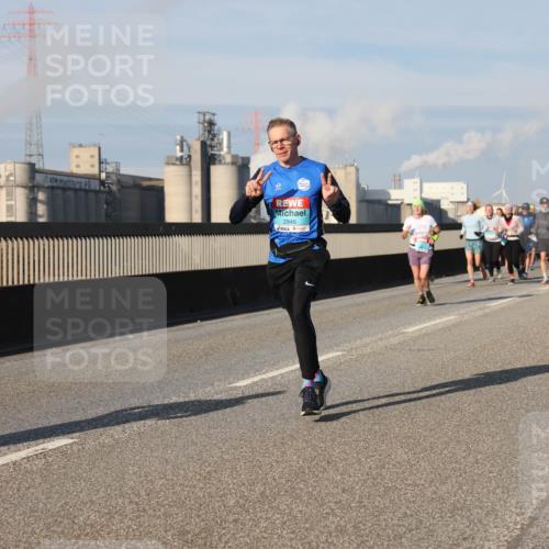 03.10.2025 - Köhlbrandbrückenlauf Lena Gebhardt http://msf.ph/oto/9140791 03.10.2025 09:58:34 Position 2 2945 meine-sportfotos.de