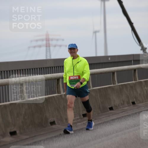03.10.2025 - Köhlbrandbrückenlauf Jannik Wohlers http://msf.ph/oto/9140792 03.10.2025 16:12:37 Position 1 851 meine-sportfotos.de