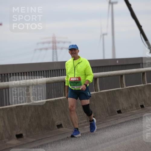 03.10.2025 - Köhlbrandbrückenlauf Jannik Wohlers http://msf.ph/oto/9140800 03.10.2025 16:12:37 Position 1 8511 meine-sportfotos.de
