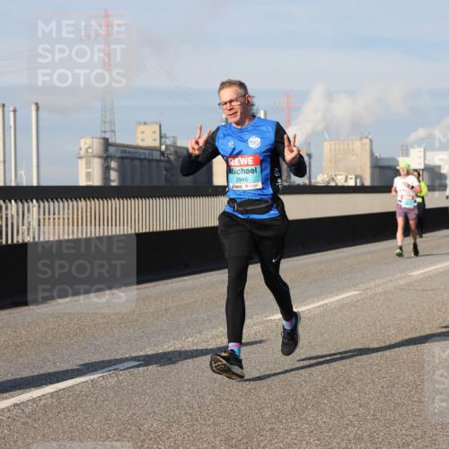 03.10.2025 - Köhlbrandbrückenlauf Lena Gebhardt http://msf.ph/oto/9140803 03.10.2025 09:58:34 Position 2 2945 meine-sportfotos.de