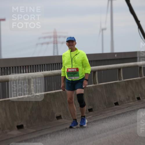 03.10.2025 - Köhlbrandbrückenlauf Jannik Wohlers http://msf.ph/oto/9140809 03.10.2025 16:12:37 Position 1 8511 meine-sportfotos.de
