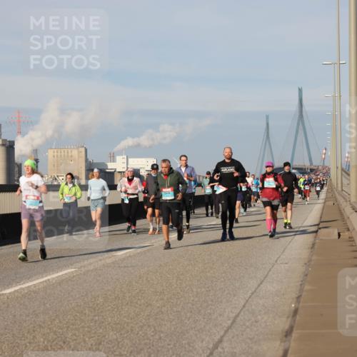 03.10.2025 - Köhlbrandbrückenlauf Lena Gebhardt http://msf.ph/oto/9140811 03.10.2025 09:58:36 Position 2  meine-sportfotos.de