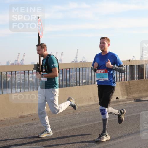 03.10.2025 - Köhlbrandbrückenlauf Yannick Fuchs http://msf.ph/oto/9140813 03.10.2025 08:25:42 Position 2 3830, 1308 meine-sportfotos.de