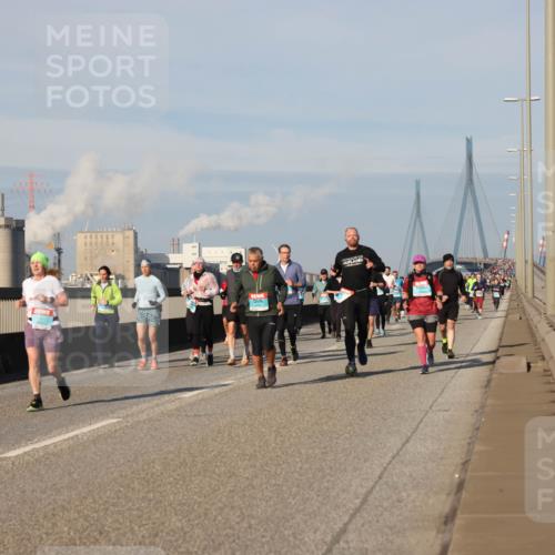 03.10.2025 - Köhlbrandbrückenlauf Lena Gebhardt http://msf.ph/oto/9140815 03.10.2025 09:58:36 Position 2  meine-sportfotos.de