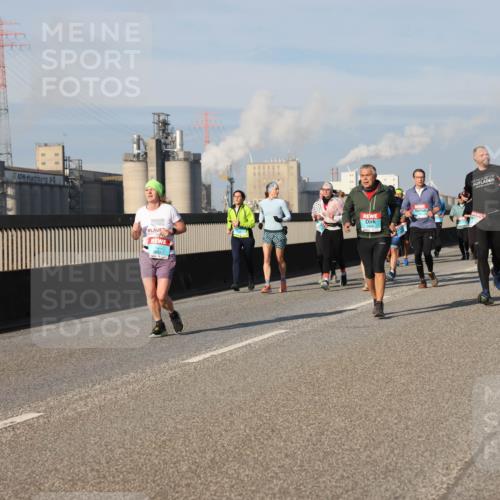 03.10.2025 - Köhlbrandbrückenlauf Lena Gebhardt http://msf.ph/oto/9140822 03.10.2025 09:58:37 Position 2  meine-sportfotos.de