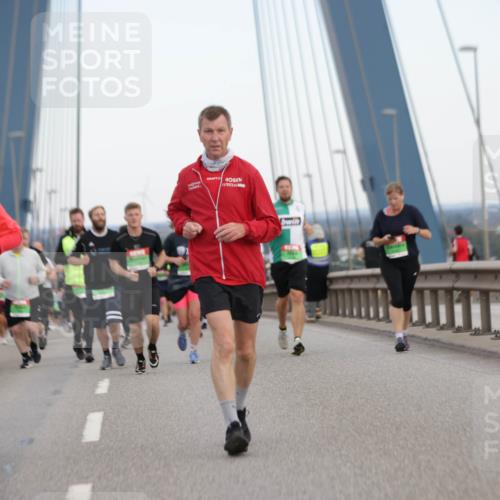 03.10.2025 - Köhlbrandbrückenlauf Jannik Wohlers http://msf.ph/oto/9140834 03.10.2025 15:33:01 Position 1 9400 meine-sportfotos.de