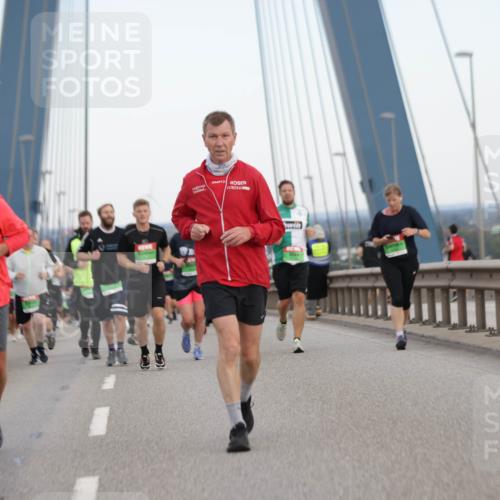03.10.2025 - Köhlbrandbrückenlauf Jannik Wohlers http://msf.ph/oto/9140839 03.10.2025 15:33:01 Position 1 9400 meine-sportfotos.de