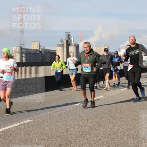 03.10.2025 - Köhlbrandbrückenlauf Lena Gebhardt http://msf.ph/oto/9140841 03.10.2025 09:58:39 Position 2 3833, 3488, 2017 meine-sportfotos.de