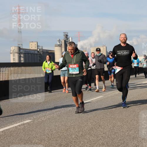 03.10.2025 - Köhlbrandbrückenlauf Lena Gebhardt http://msf.ph/oto/9140845 03.10.2025 09:58:39 Position 2 3833, 3488, 2017 meine-sportfotos.de