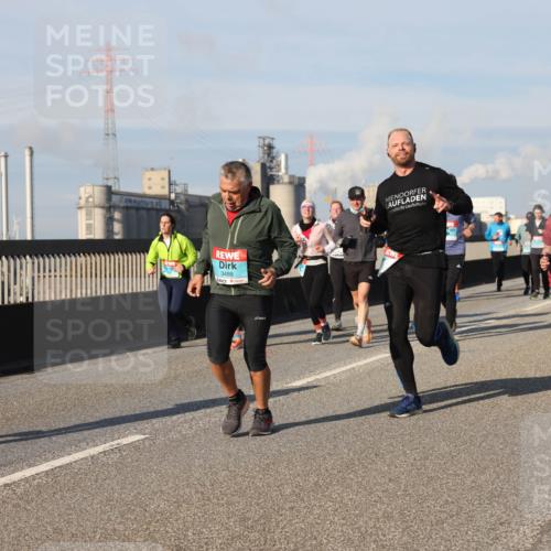03.10.2025 - Köhlbrandbrückenlauf Lena Gebhardt http://msf.ph/oto/9140855 03.10.2025 09:58:39 Position 2 3833, 3488, 2017 meine-sportfotos.de