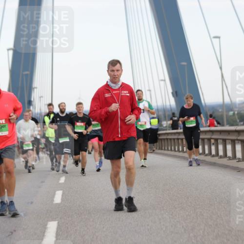 03.10.2025 - Köhlbrandbrückenlauf Jannik Wohlers http://msf.ph/oto/9140856 03.10.2025 15:33:01 Position 1 9400 meine-sportfotos.de