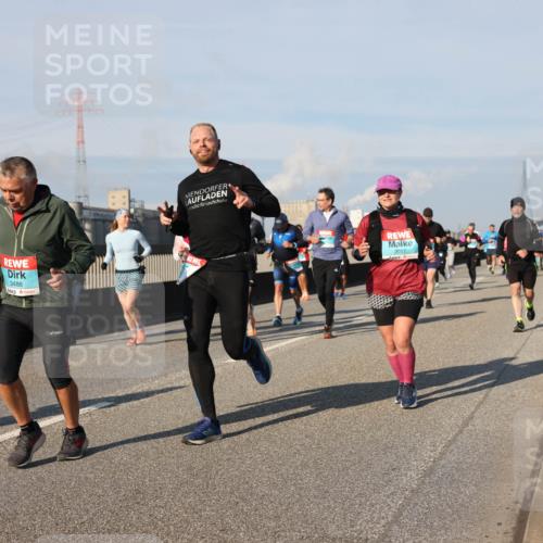 03.10.2025 - Köhlbrandbrückenlauf Lena Gebhardt http://msf.ph/oto/9140869 03.10.2025 09:58:40 Position 2 3488, 2017 meine-sportfotos.de