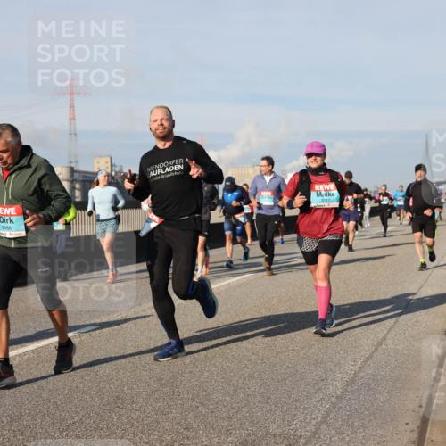 03.10.2025 - Köhlbrandbrückenlauf Lena Gebhardt http://msf.ph/oto/9140873 03.10.2025 09:58:40 Position 2 3488, 2017 meine-sportfotos.de