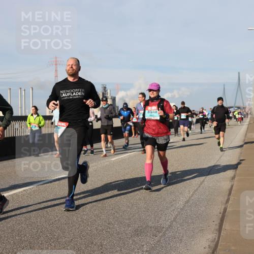03.10.2025 - Köhlbrandbrückenlauf Lena Gebhardt http://msf.ph/oto/9140878 03.10.2025 09:58:40 Position 2 3488, 2017 meine-sportfotos.de