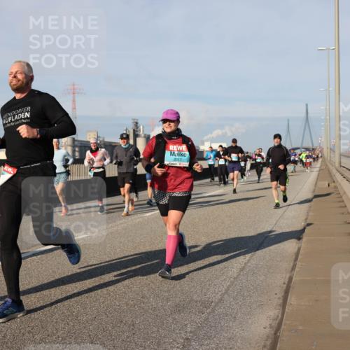 03.10.2025 - Köhlbrandbrückenlauf Lena Gebhardt http://msf.ph/oto/9140881 03.10.2025 09:58:41 Position 2 2017 meine-sportfotos.de