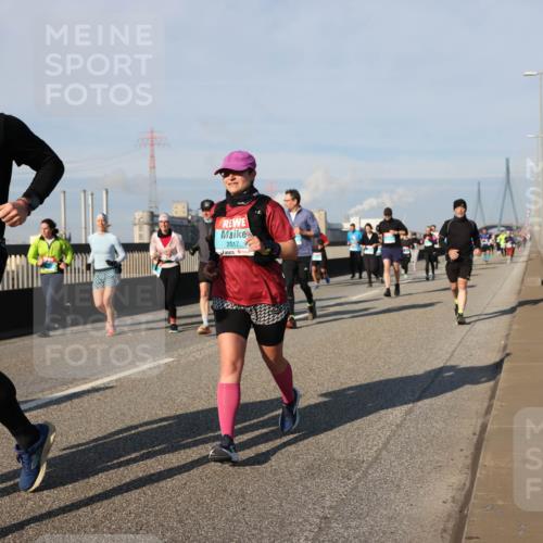 03.10.2025 - Köhlbrandbrückenlauf Lena Gebhardt http://msf.ph/oto/9140884 03.10.2025 09:58:41 Position 2 2017 meine-sportfotos.de