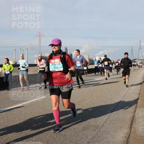 03.10.2025 - Köhlbrandbrückenlauf Lena Gebhardt http://msf.ph/oto/9140888 03.10.2025 09:58:41 Position 2 2017 meine-sportfotos.de