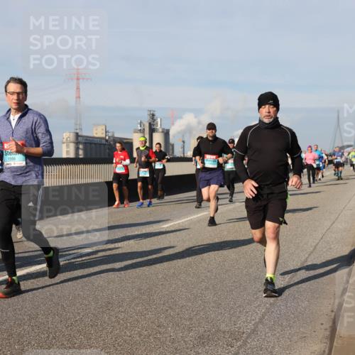 03.10.2025 - Köhlbrandbrückenlauf Lena Gebhardt http://msf.ph/oto/9140913 03.10.2025 09:58:43 Position 2 2974, 1556 meine-sportfotos.de