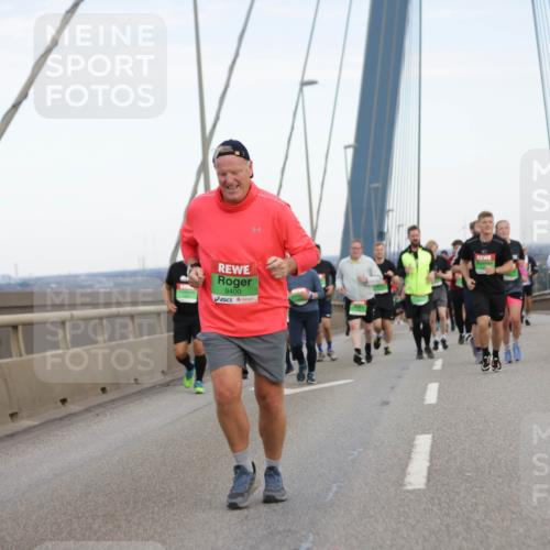 03.10.2025 - Köhlbrandbrückenlauf Jannik Wohlers http://msf.ph/oto/9140926 03.10.2025 15:33:03 Position 1 9400 meine-sportfotos.de