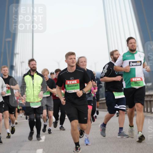 03.10.2025 - Köhlbrandbrückenlauf Jannik Wohlers http://msf.ph/oto/9140954 03.10.2025 15:33:04 Position 1 7945, 7622, 9163 meine-sportfotos.de