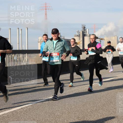 03.10.2025 - Köhlbrandbrückenlauf Lena Gebhardt http://msf.ph/oto/9140976 03.10.2025 09:58:46 Position 2 1695, 1794, 2641 meine-sportfotos.de