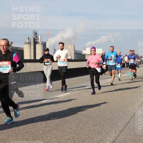 03.10.2025 - Köhlbrandbrückenlauf Lena Gebhardt http://msf.ph/oto/9140987 03.10.2025 09:58:47 Position 2 2641, 2789 meine-sportfotos.de
