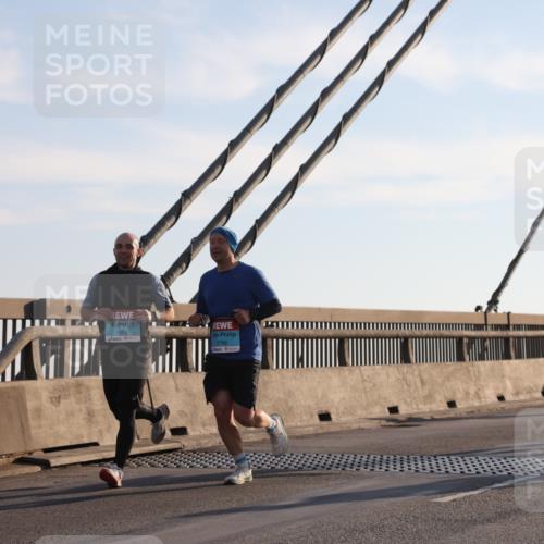 03.10.2025 - Köhlbrandbrückenlauf Yannick Fuchs http://msf.ph/oto/9140989 03.10.2025 08:25:54 Position 2 1468, 2798 meine-sportfotos.de
