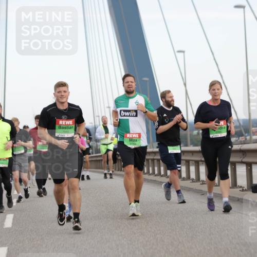 03.10.2025 - Köhlbrandbrückenlauf Jannik Wohlers http://msf.ph/oto/9140993 03.10.2025 15:33:05 Position 1 7945, 9163 meine-sportfotos.de