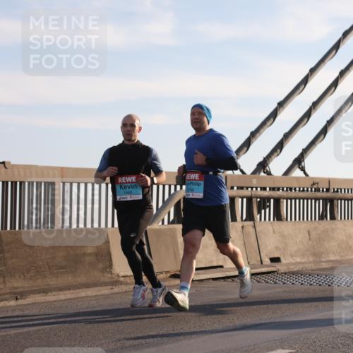 03.10.2025 - Köhlbrandbrückenlauf Yannick Fuchs http://msf.ph/oto/9140997 03.10.2025 08:25:54 Position 2 1468, 2798 meine-sportfotos.de