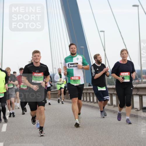 03.10.2025 - Köhlbrandbrückenlauf Jannik Wohlers http://msf.ph/oto/9141001 03.10.2025 15:33:05 Position 1 7945, 9163 meine-sportfotos.de
