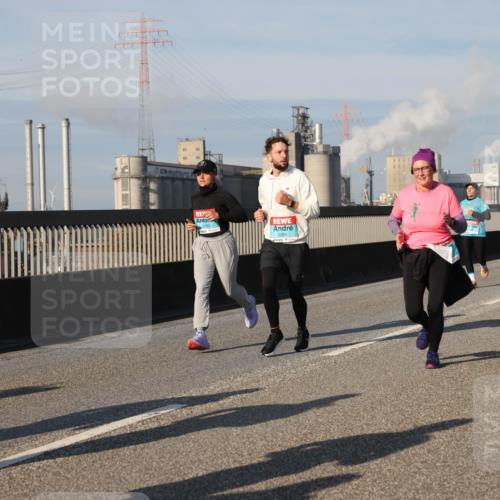 03.10.2025 - Köhlbrandbrückenlauf Lena Gebhardt http://msf.ph/oto/9141008 03.10.2025 09:58:48 Position 2 2254 meine-sportfotos.de