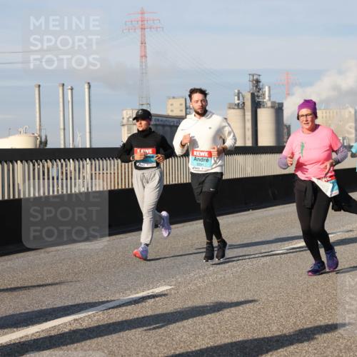 03.10.2025 - Köhlbrandbrückenlauf Lena Gebhardt http://msf.ph/oto/9141010 03.10.2025 09:58:49 Position 2 2254 meine-sportfotos.de