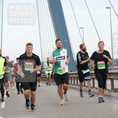 03.10.2025 - Köhlbrandbrückenlauf Jannik Wohlers http://msf.ph/oto/9141013 03.10.2025 15:33:05 Position 1 7945, 9163, 9390 meine-sportfotos.de