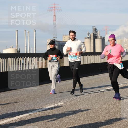 03.10.2025 - Köhlbrandbrückenlauf Lena Gebhardt http://msf.ph/oto/9141014 03.10.2025 09:58:49 Position 2 2254 meine-sportfotos.de