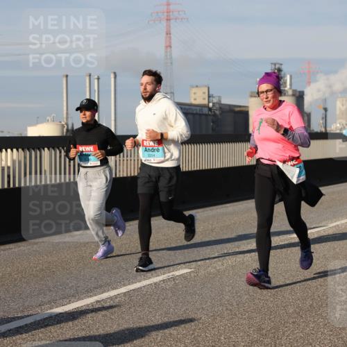 03.10.2025 - Köhlbrandbrückenlauf Lena Gebhardt http://msf.ph/oto/9141027 03.10.2025 09:58:49 Position 2 2254 meine-sportfotos.de