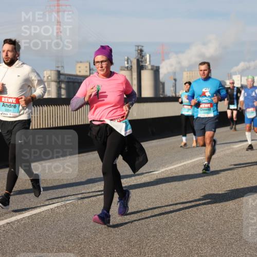 03.10.2025 - Köhlbrandbrückenlauf Lena Gebhardt http://msf.ph/oto/9141029 03.10.2025 09:58:50 Position 2 2254 meine-sportfotos.de