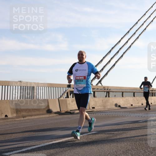 03.10.2025 - Köhlbrandbrückenlauf Yannick Fuchs http://msf.ph/oto/9141030 03.10.2025 08:25:56 Position 2 1351, 1045 meine-sportfotos.de