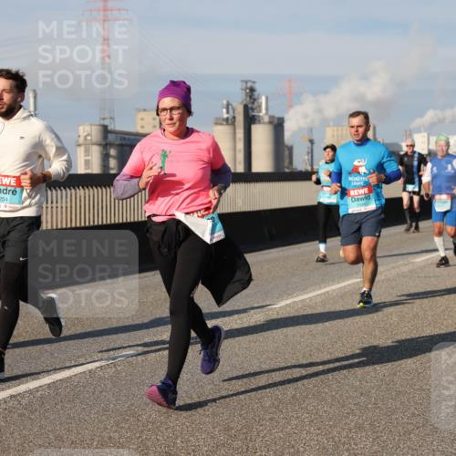 03.10.2025 - Köhlbrandbrückenlauf Lena Gebhardt http://msf.ph/oto/9141032 03.10.2025 09:58:50 Position 2 2293, 2254 meine-sportfotos.de