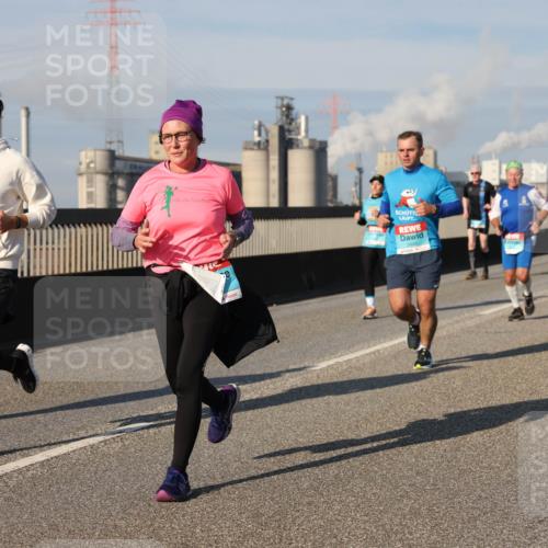 03.10.2025 - Köhlbrandbrückenlauf Lena Gebhardt http://msf.ph/oto/9141034 03.10.2025 09:58:50 Position 2 2254 meine-sportfotos.de
