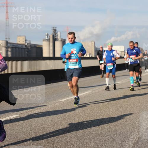 03.10.2025 - Köhlbrandbrückenlauf Lena Gebhardt http://msf.ph/oto/9141041 03.10.2025 09:58:50 Position 2  meine-sportfotos.de