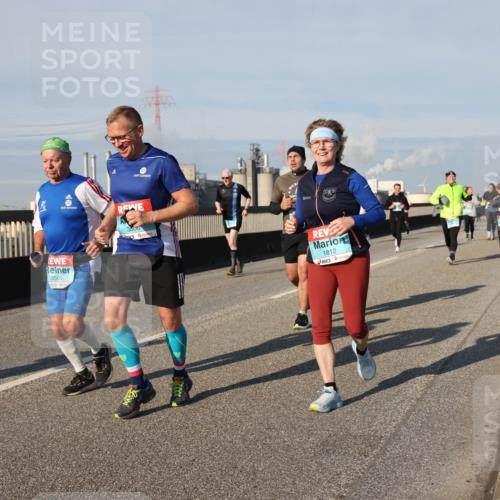 03.10.2025 - Köhlbrandbrückenlauf Lena Gebhardt http://msf.ph/oto/9141094 03.10.2025 09:58:54 Position 2 3505, 1812 meine-sportfotos.de