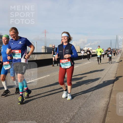 03.10.2025 - Köhlbrandbrückenlauf Lena Gebhardt http://msf.ph/oto/9141100 03.10.2025 09:58:54 Position 2 3506, 3505, 1812 meine-sportfotos.de