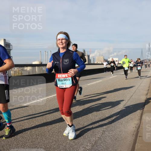 03.10.2025 - Köhlbrandbrückenlauf Lena Gebhardt http://msf.ph/oto/9141104 03.10.2025 09:58:54 Position 2 350, 1812 meine-sportfotos.de